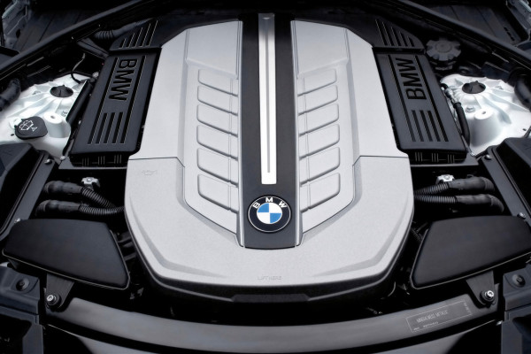 Der neue BMW 7er 12-Zylinder, Motorraum
The new BMW 7 Series 12-Cylinder, Engine compartment