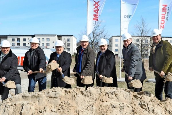 Erster-Spatenstich-fuer-die-Sonnenhoefe_reference_4_3
